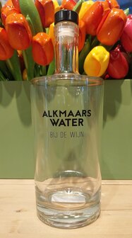 Alkmaars Water with the wine bottle