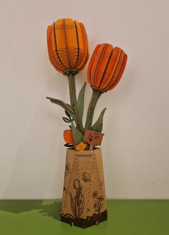 Houten oranje tulp