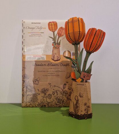 Houten oranje tulp